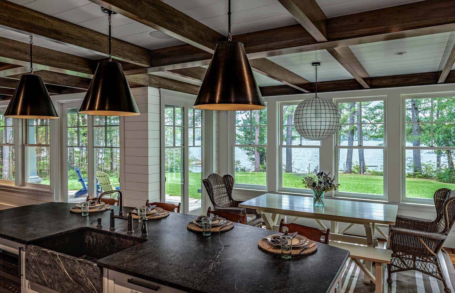 beach-style-dining-room