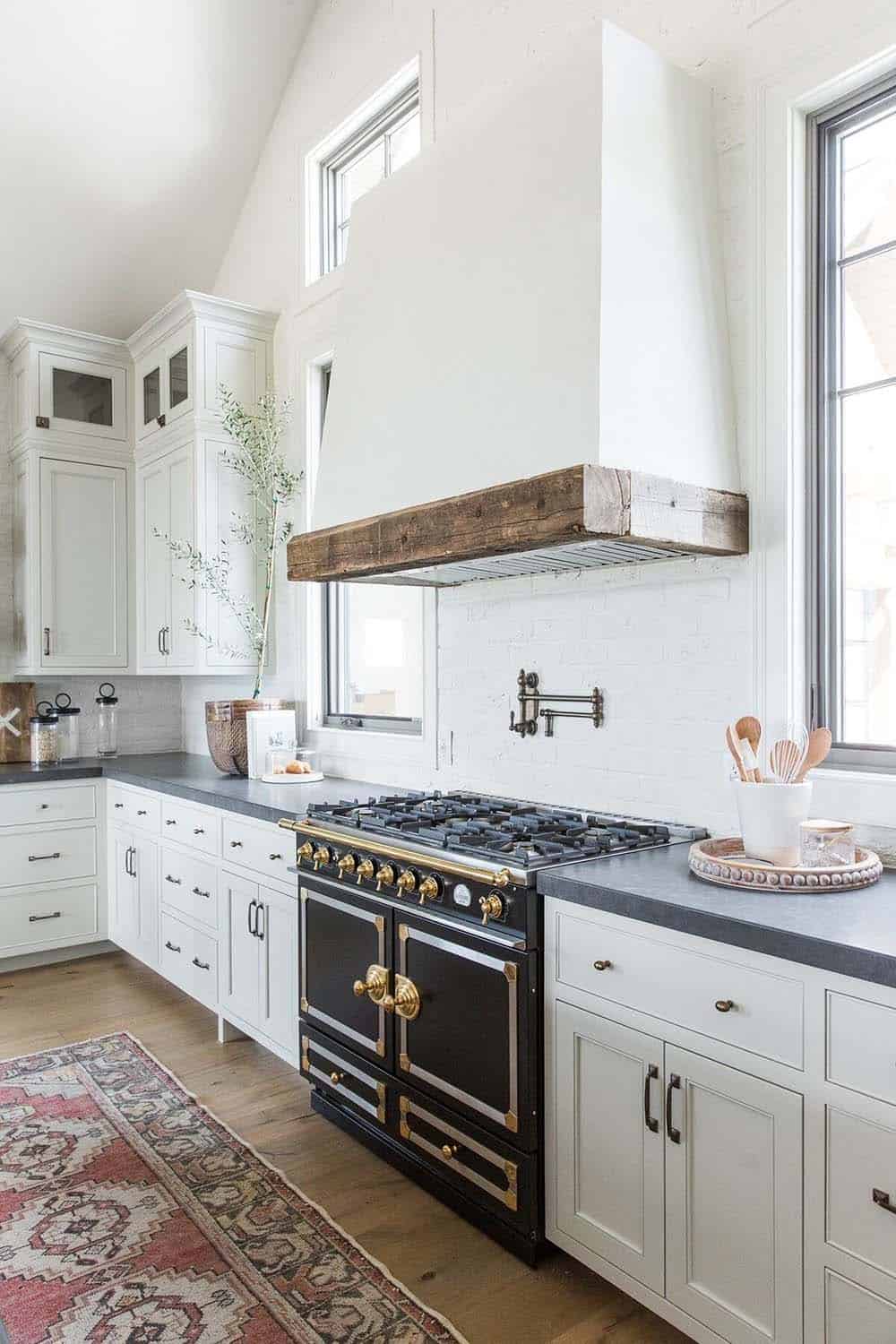 farmhouse-style-kitchen