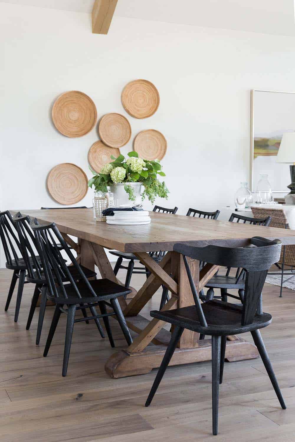 farmhouse-style-dining-room