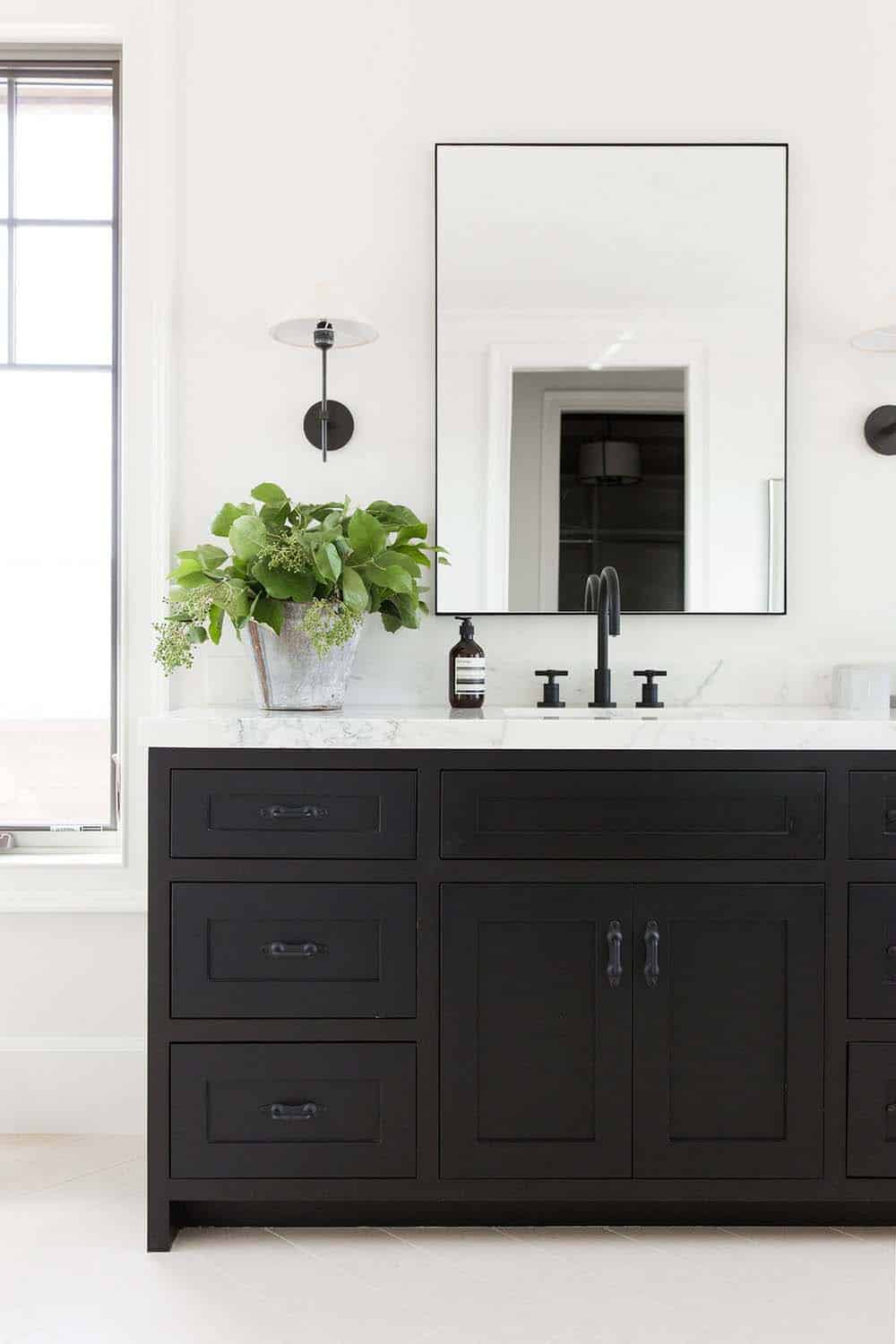 farmhouse-style-bathroom