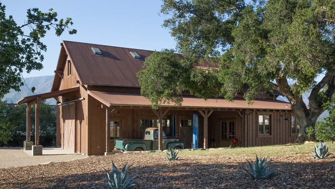 farmhouse-garage