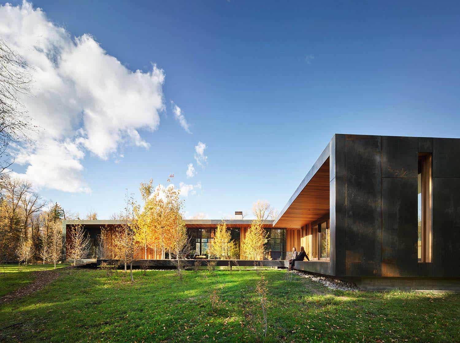 striking-home-modern-exterior