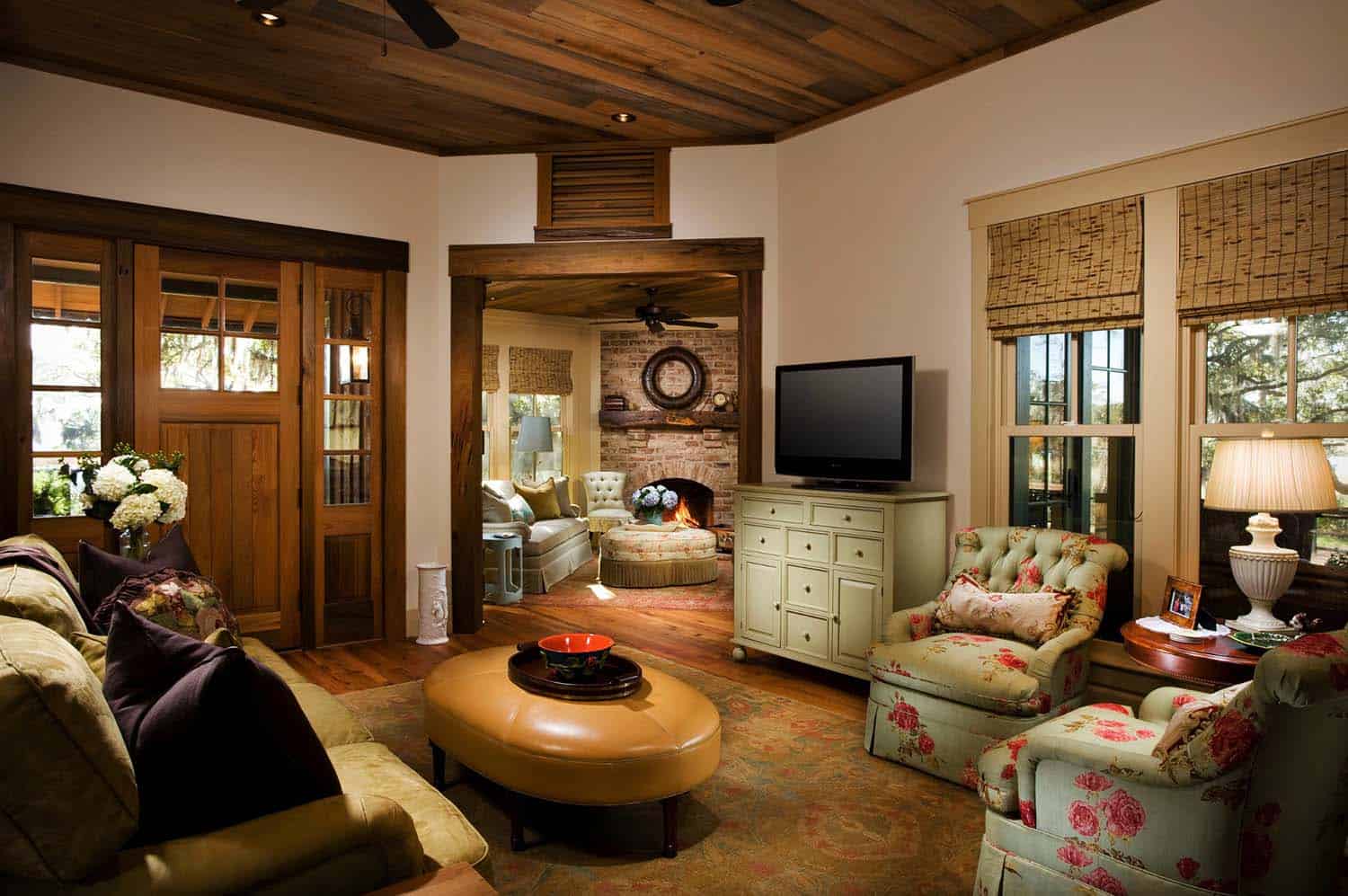 cottage-rustic-living-room