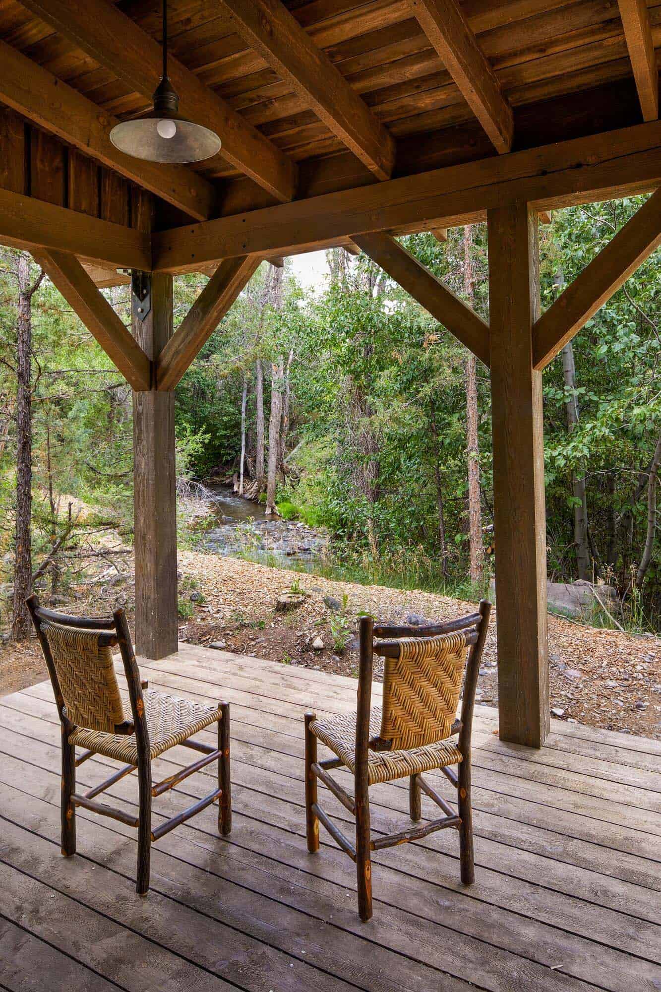 utah-rustic-balcony