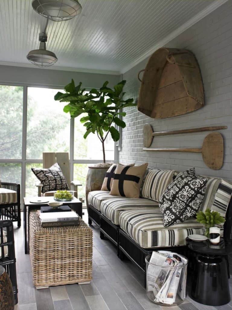 30 Delightful And Intimate Three-Season Screened Porch Ideas