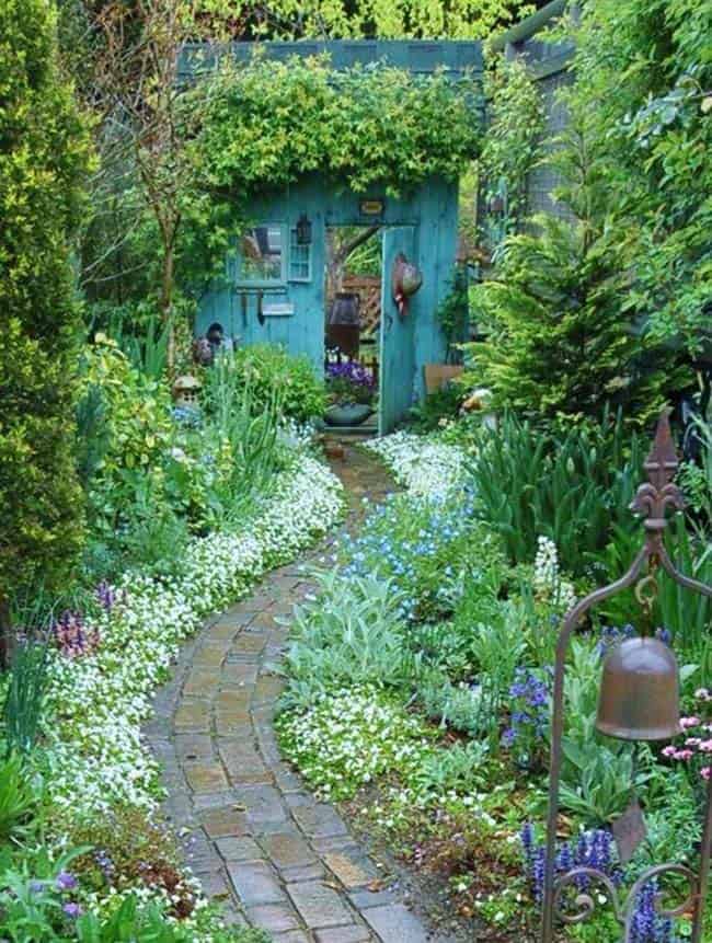 garden-stone-pathway