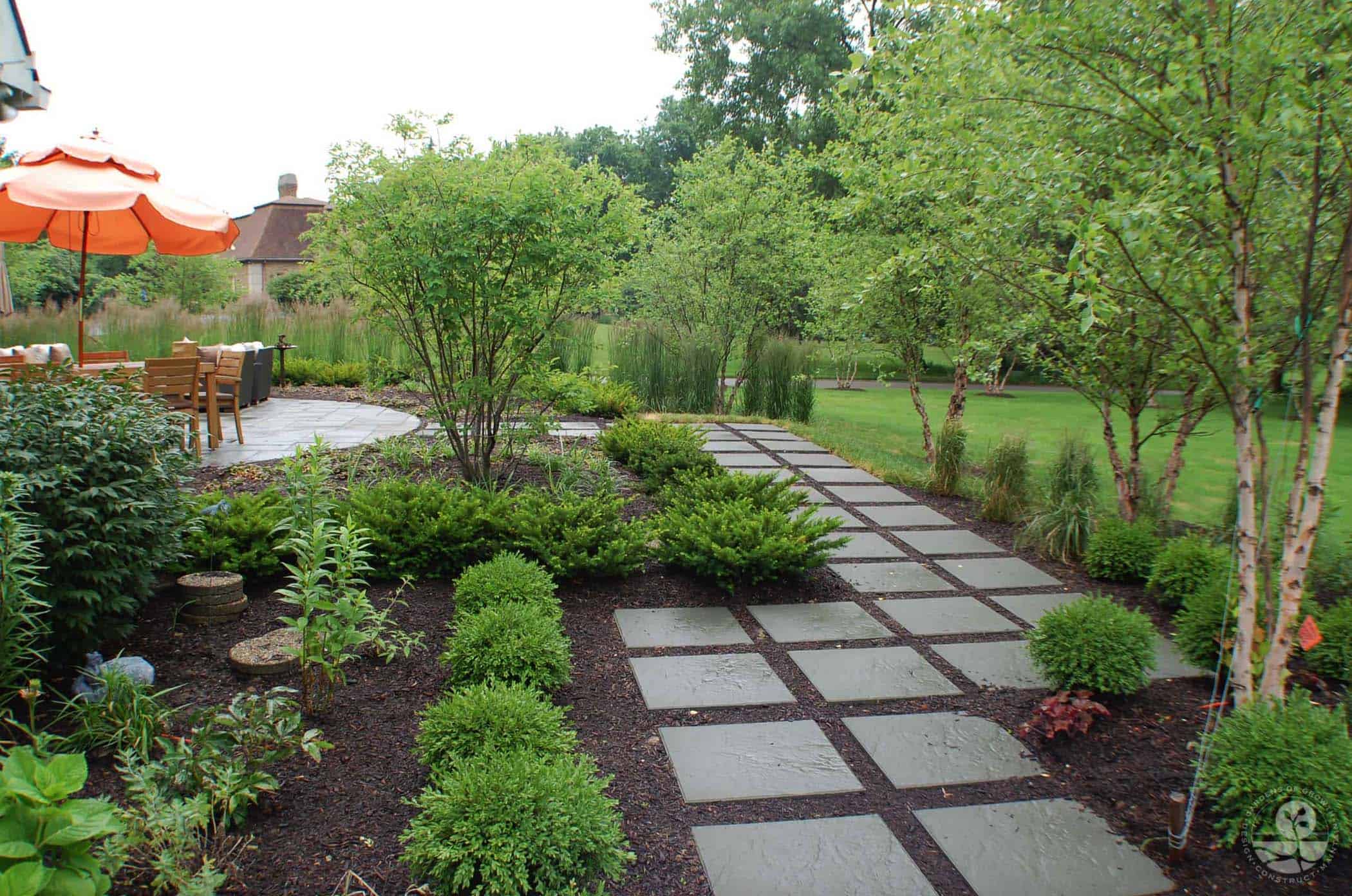 garden-stone-pathway