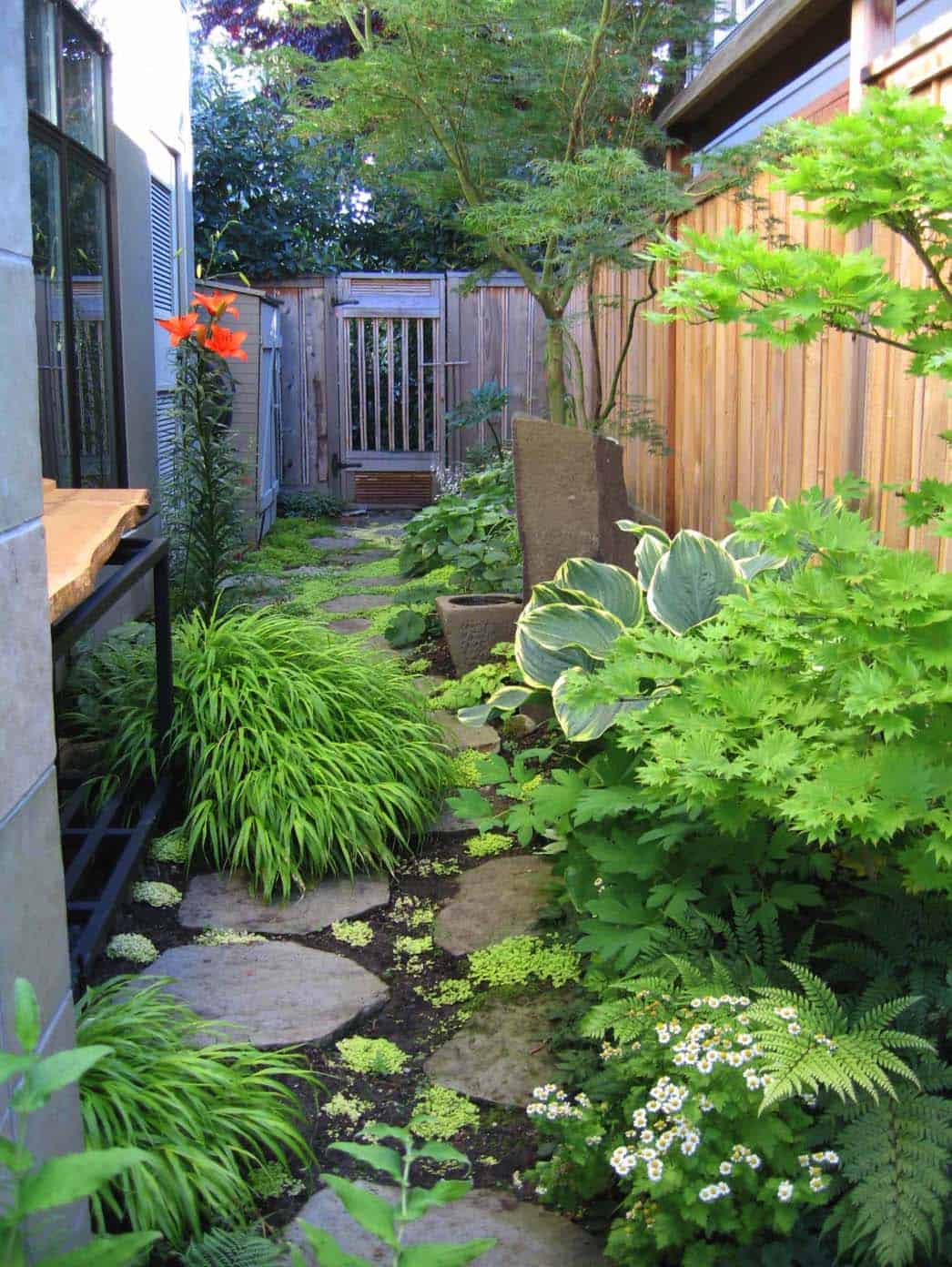 garden-stone-pathway