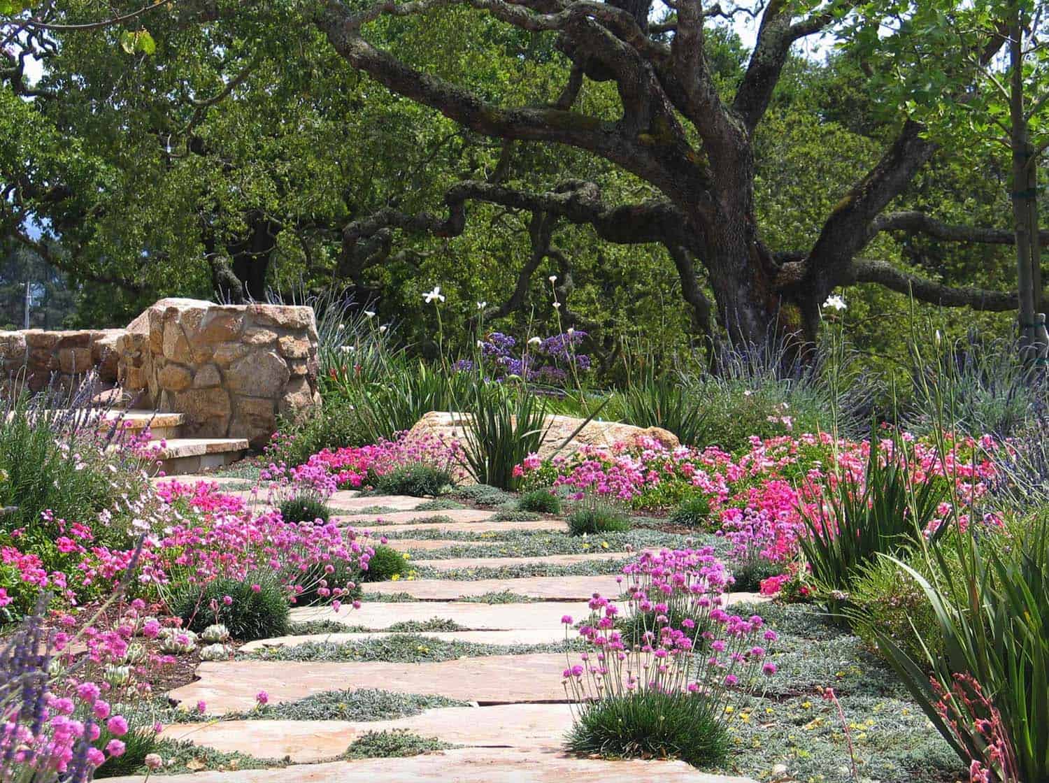 garden-stone-pathway