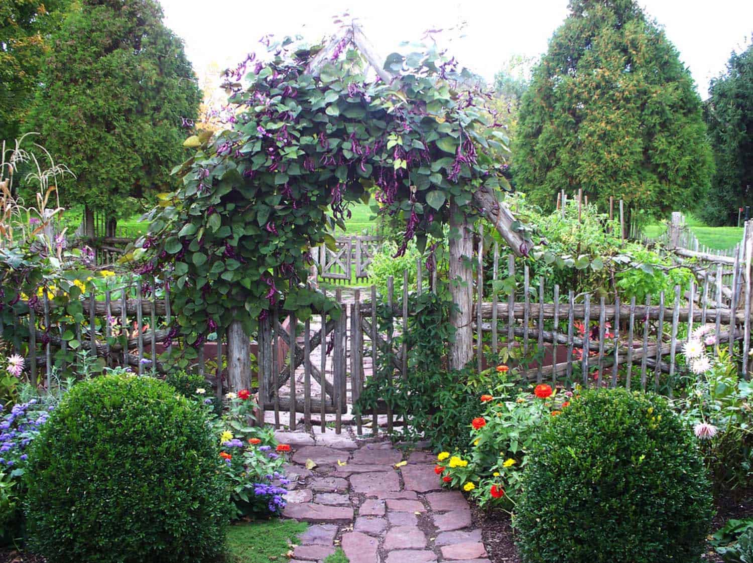 garden-stone-pathway