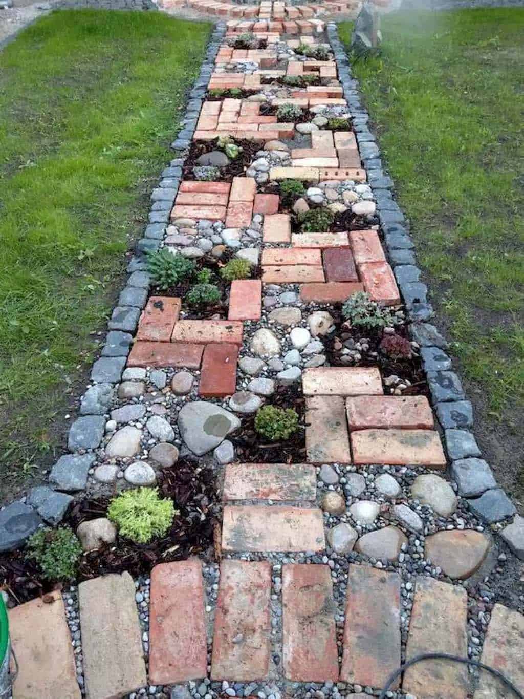 garden-stone-pathway