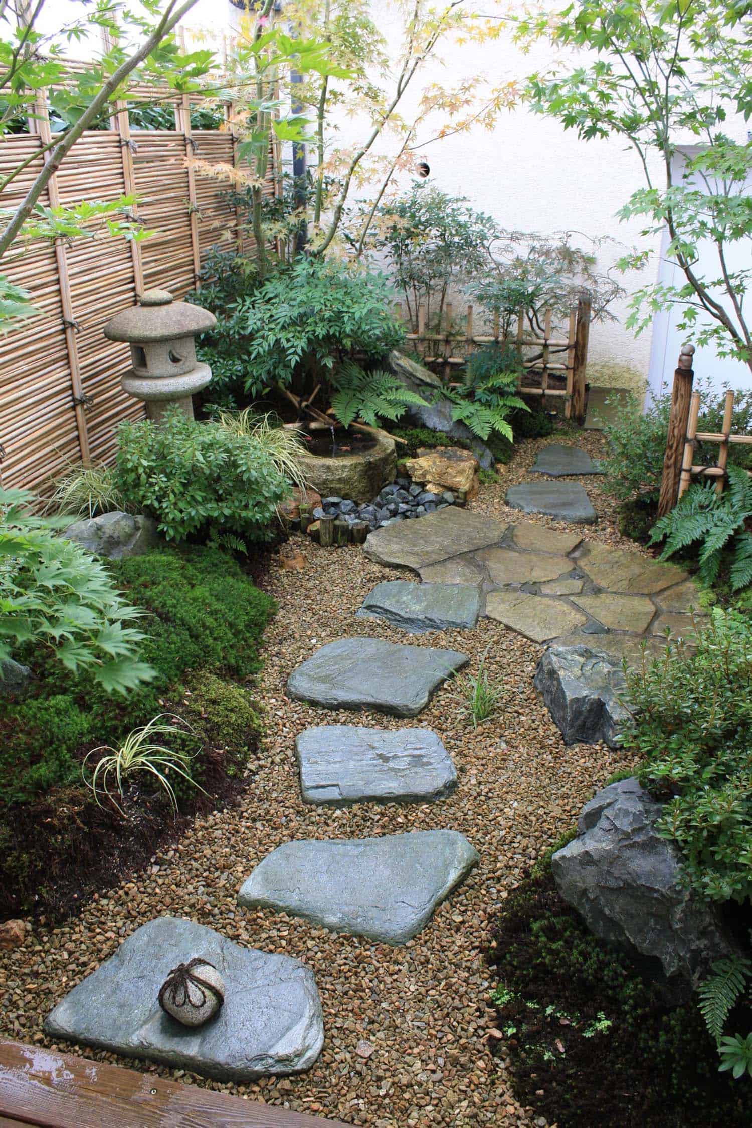 garden-stone-pathway