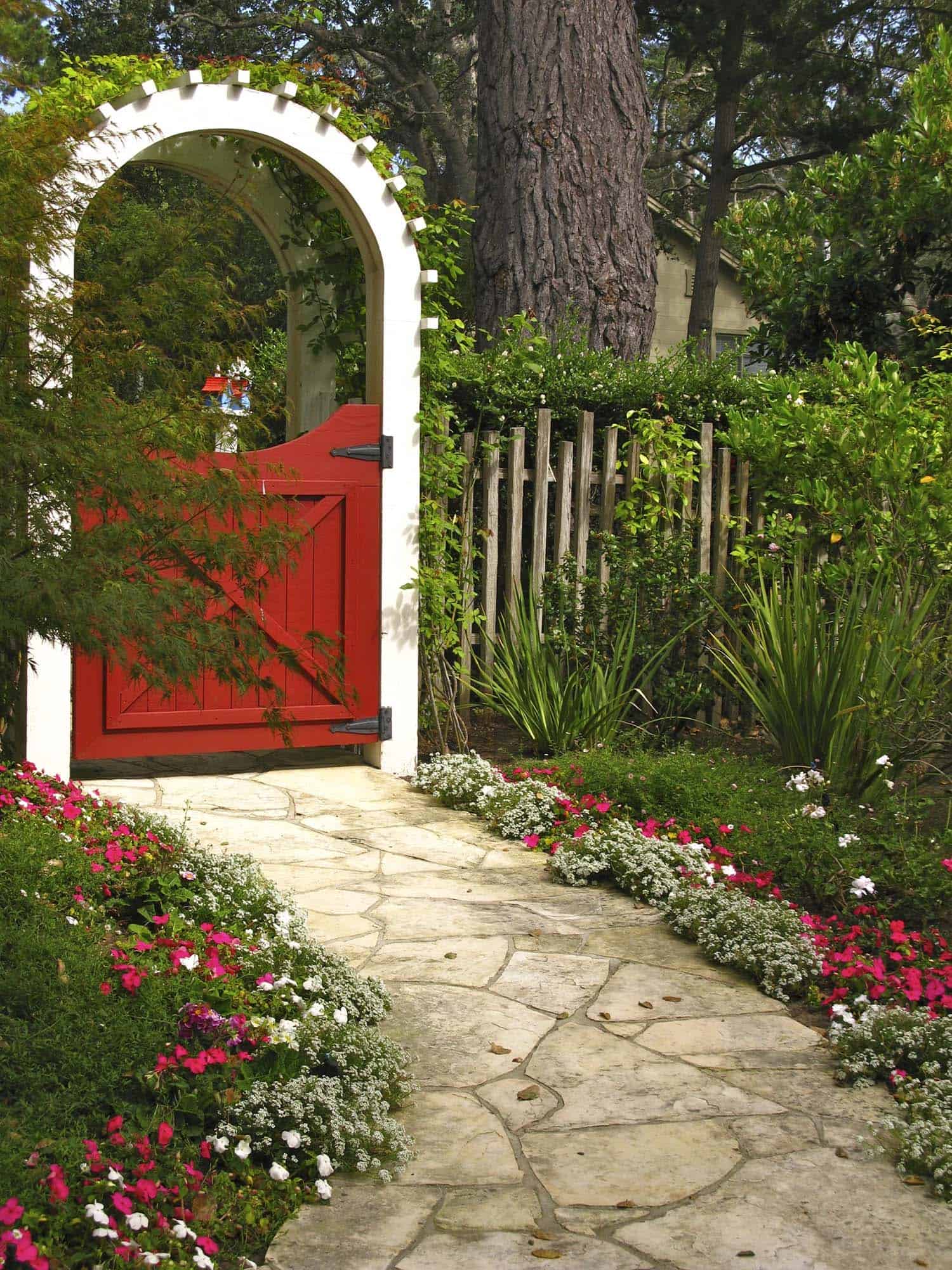 garden-stone-pathway