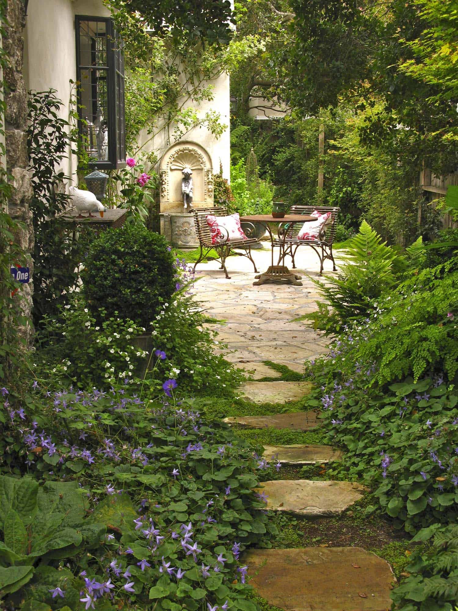 garden-stone-pathway