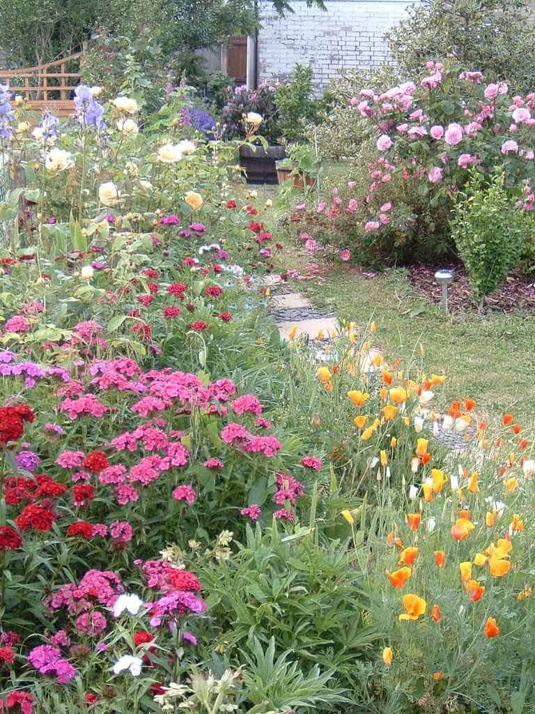 garden-stone-pathway