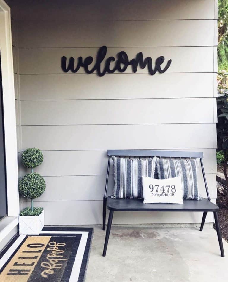 30 Gorgeous And Inviting Farmhouse Style Porch Decorating Ideas
