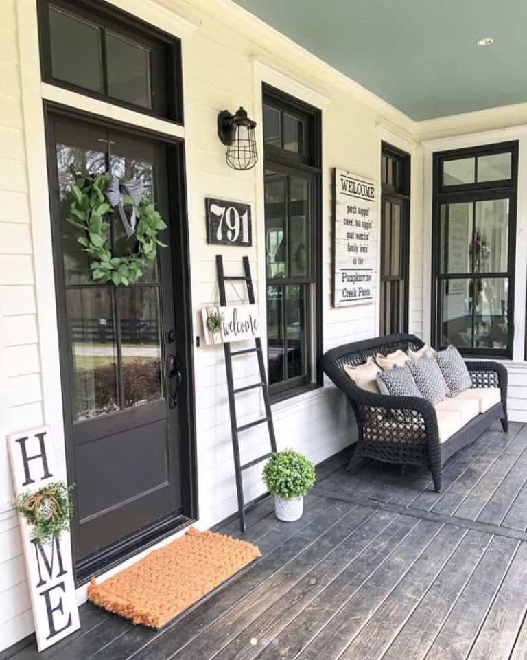 30 Gorgeous And Inviting Farmhouse Style Porch Decorating Ideas