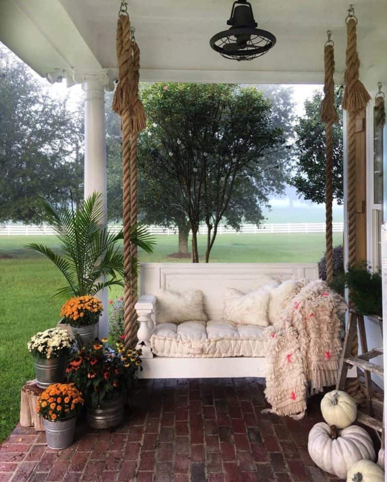 30 Gorgeous And Inviting Farmhouse Style Porch Decorating Ideas