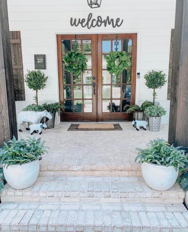 30 Gorgeous And Inviting Farmhouse Style Porch Decorating Ideas