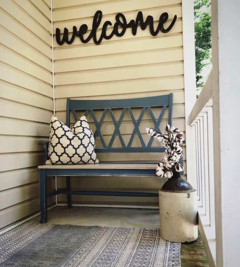 30 Gorgeous And Inviting Farmhouse Style Porch Decorating Ideas