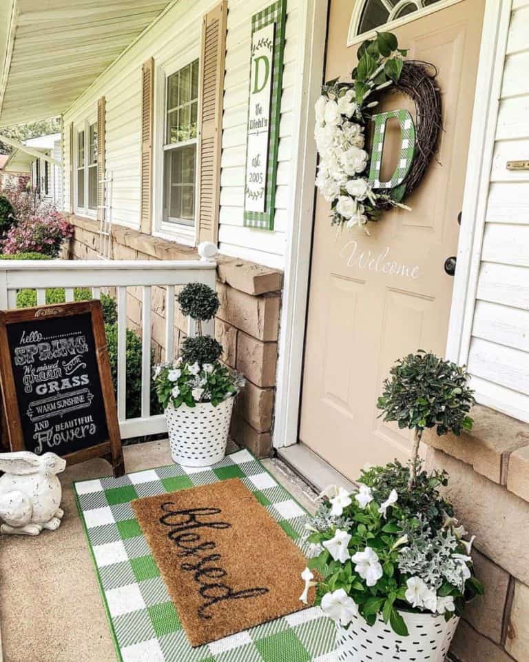 30 Gorgeous And Inviting Farmhouse Style Porch Decorating Ideas
