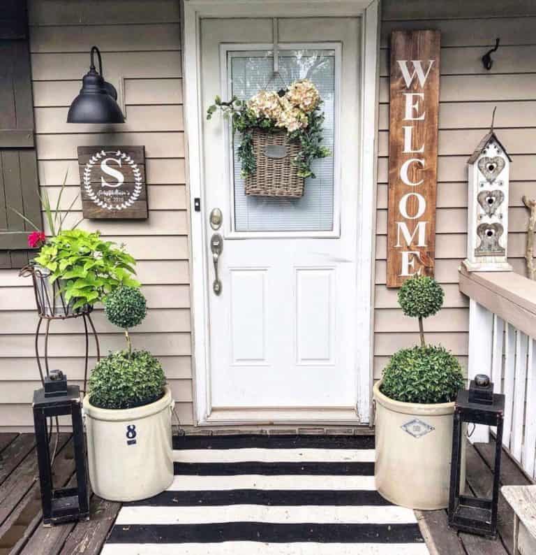 30 Gorgeous And Inviting Farmhouse Style Porch Decorating Ideas