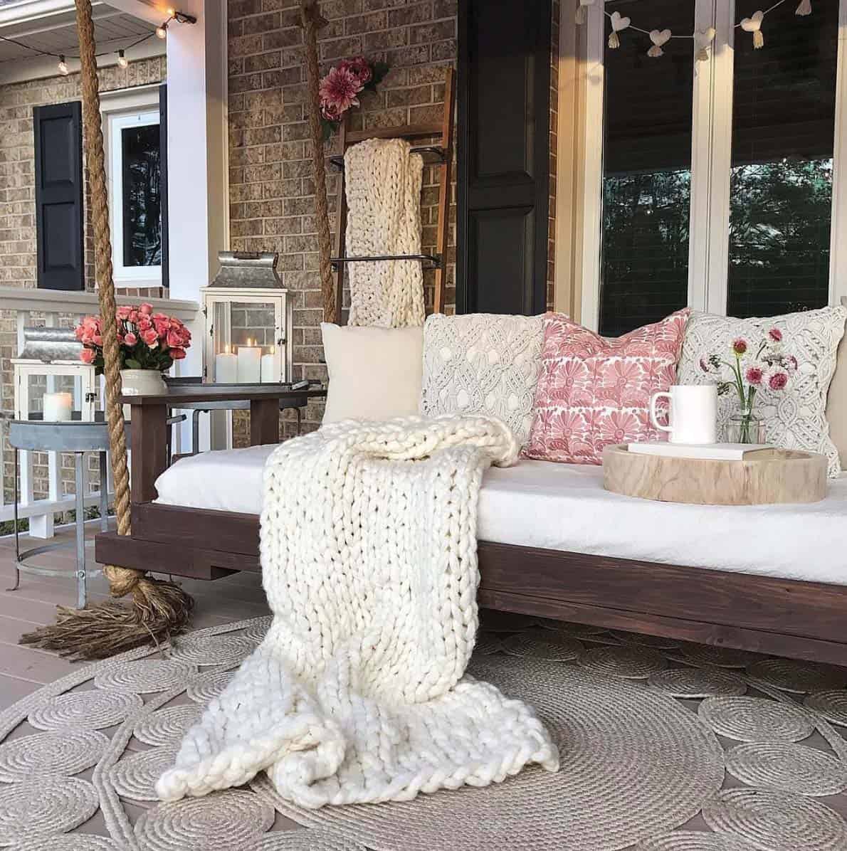 farmhouse-style-porch-decorating