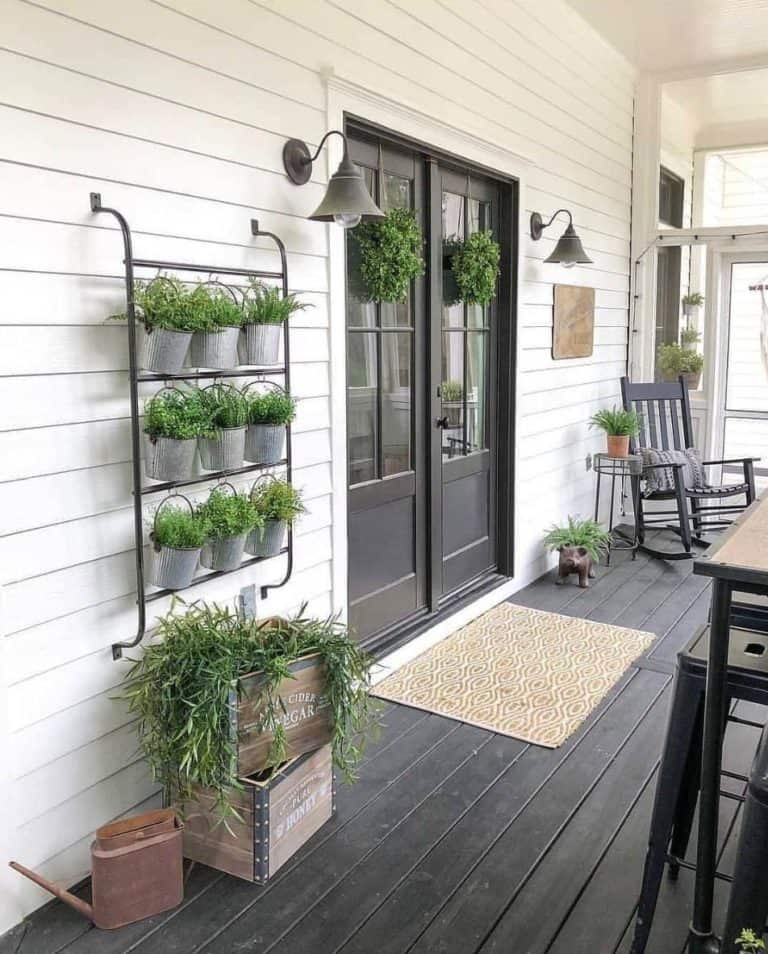 30 Gorgeous And Inviting Farmhouse Style Porch Decorating Ideas