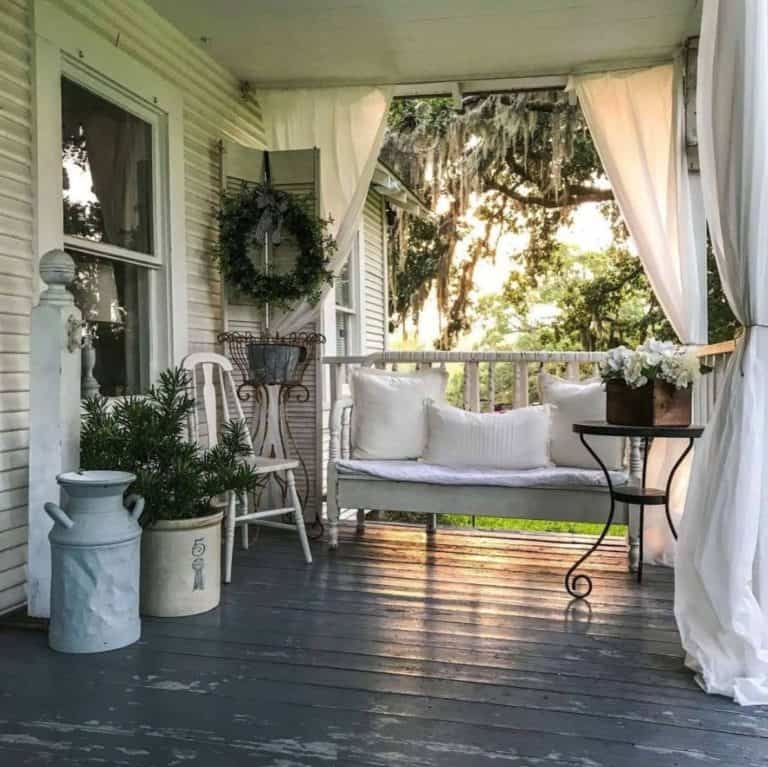 30 Gorgeous And Inviting Farmhouse Style Porch Decorating Ideas