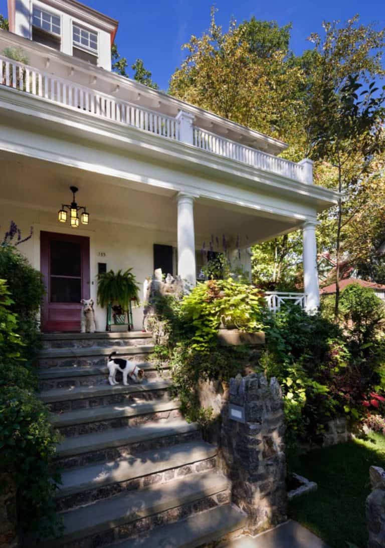 Stunning renovation of an American Foursquare house in New York