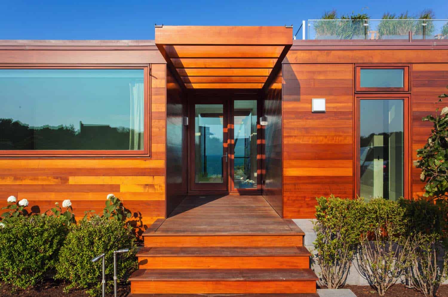 modern-beach-house-exterior