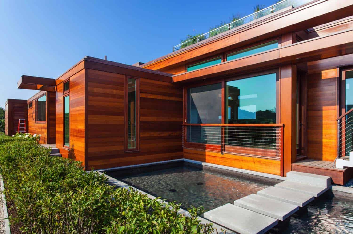 modern-beach-house-exterior