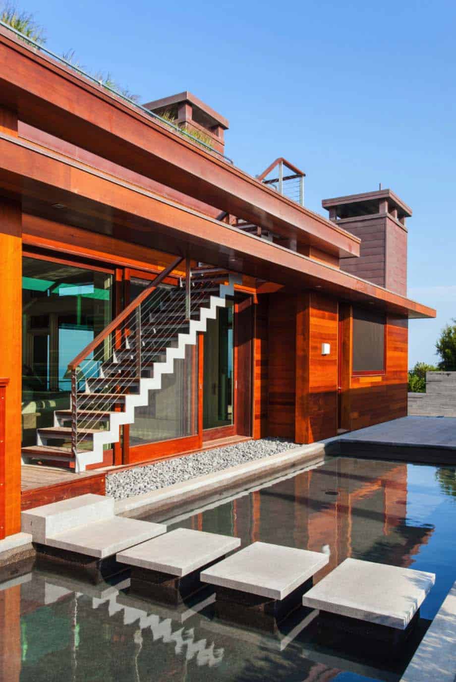 modern-beach-house-exterior