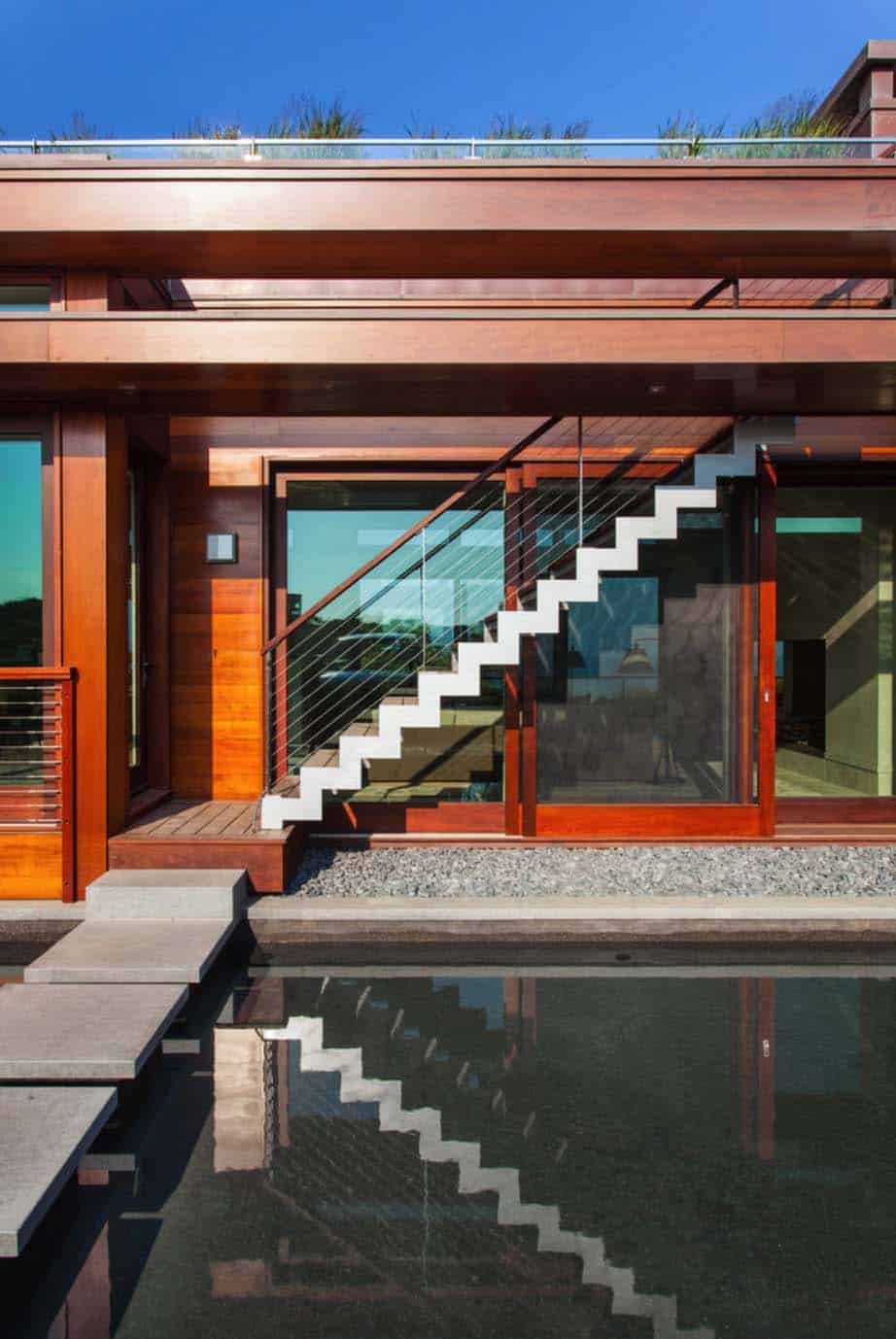 modern-beach-house-exterior