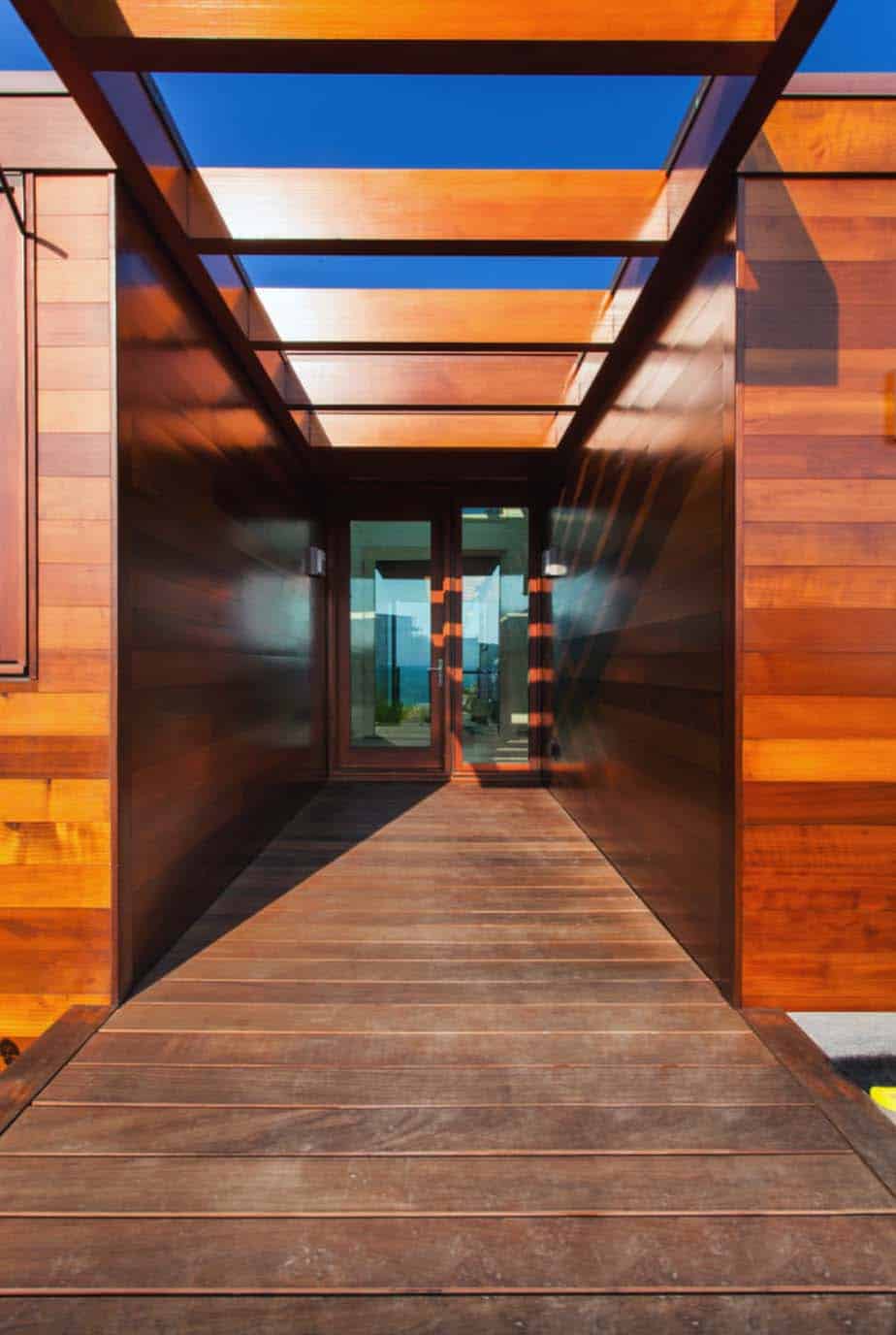 modern-beach-house-exterior