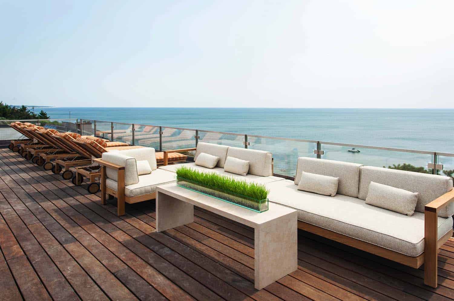 beach-style-modern-roof-deck