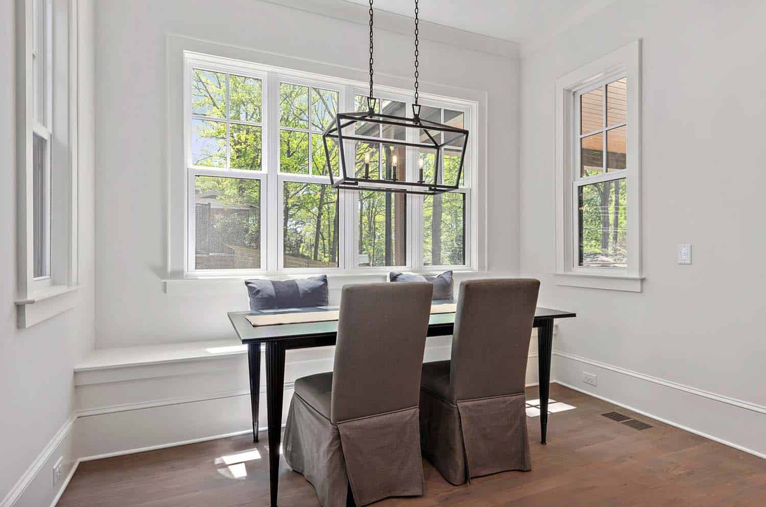 farmhouse-dining-room