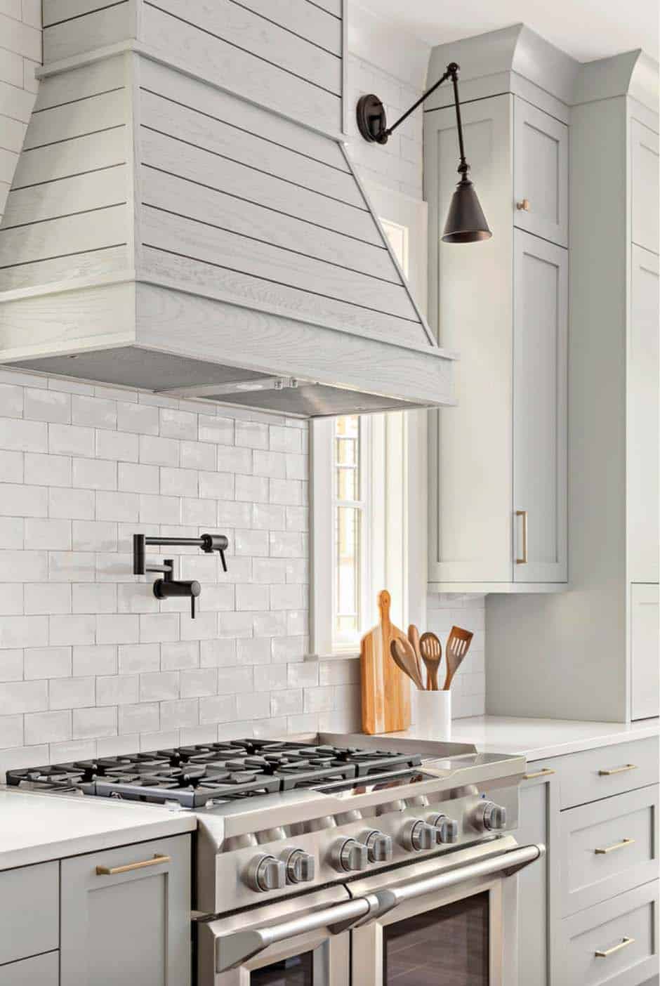 range-wall-farmhouse-kitchen