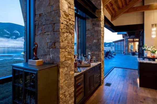 This ranch retreat overlooks a beautiful mountain landscape in Montana