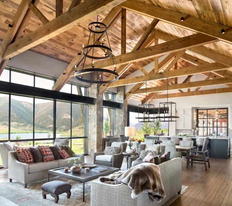 This ranch retreat overlooks a beautiful mountain landscape in Montana