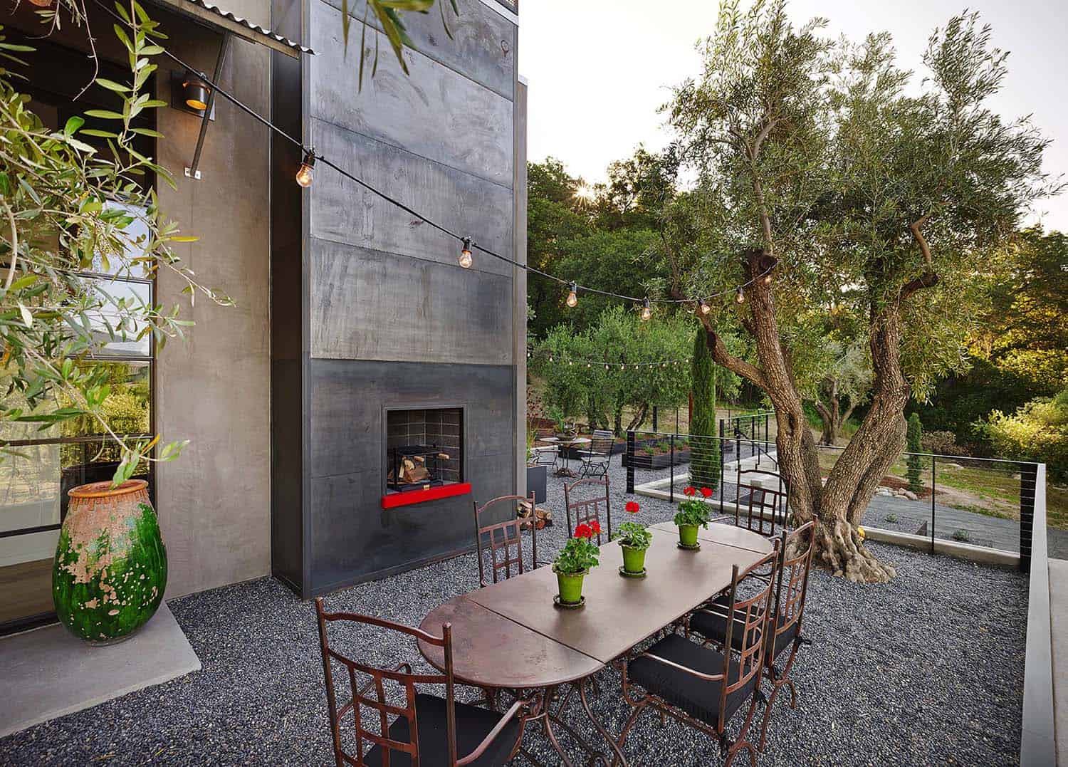 guesthouse-contemporary-exterior-fireplace