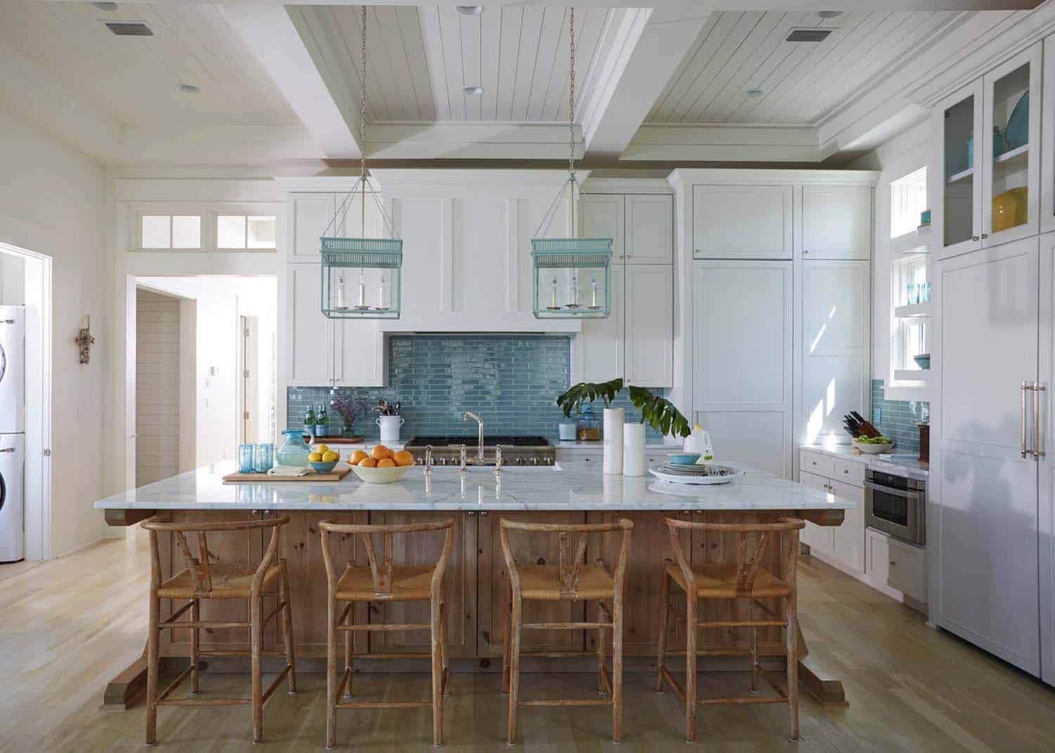 beach-beach-style-kitchen
