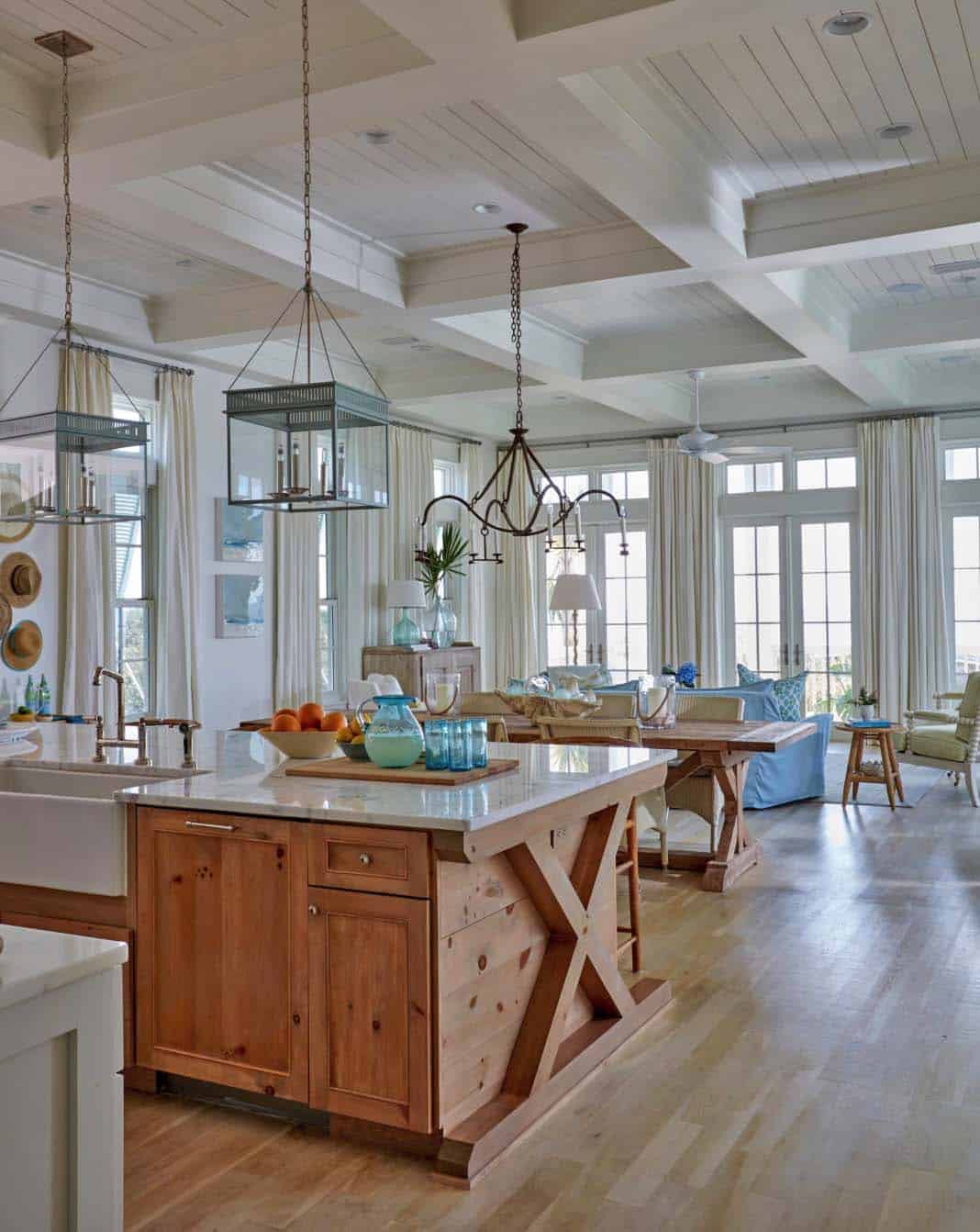 beach-beach-style-kitchen
