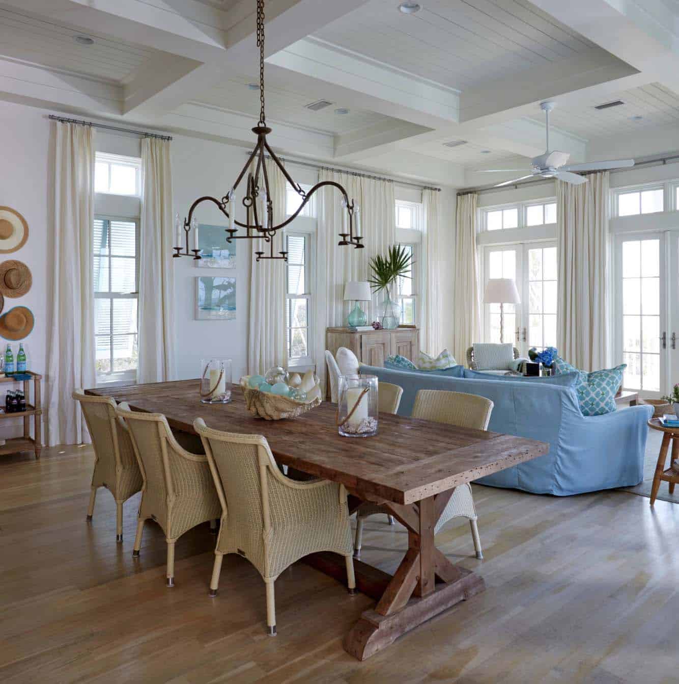 beach-beach-style-dining-room