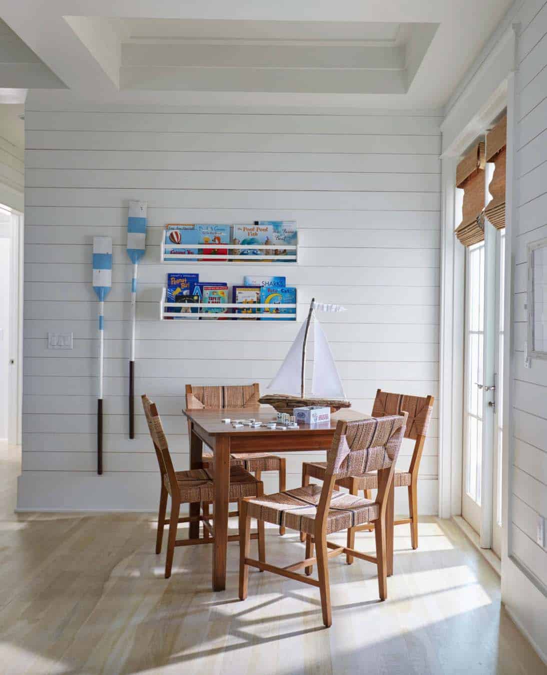 beach-beach-style-family-room