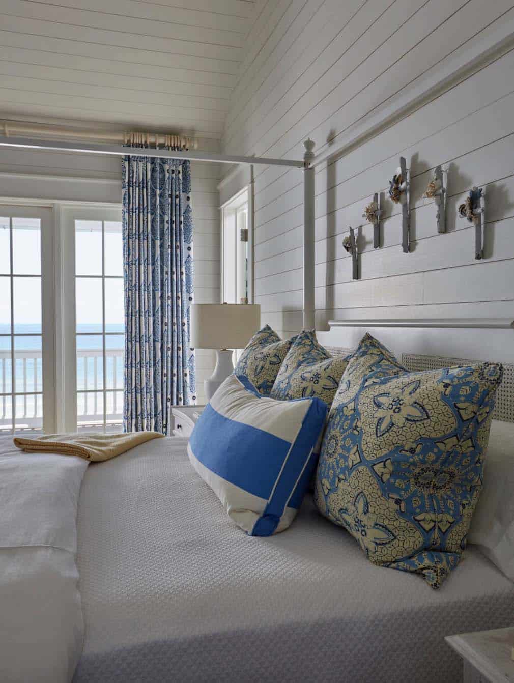 beach-beach-style-bedroom