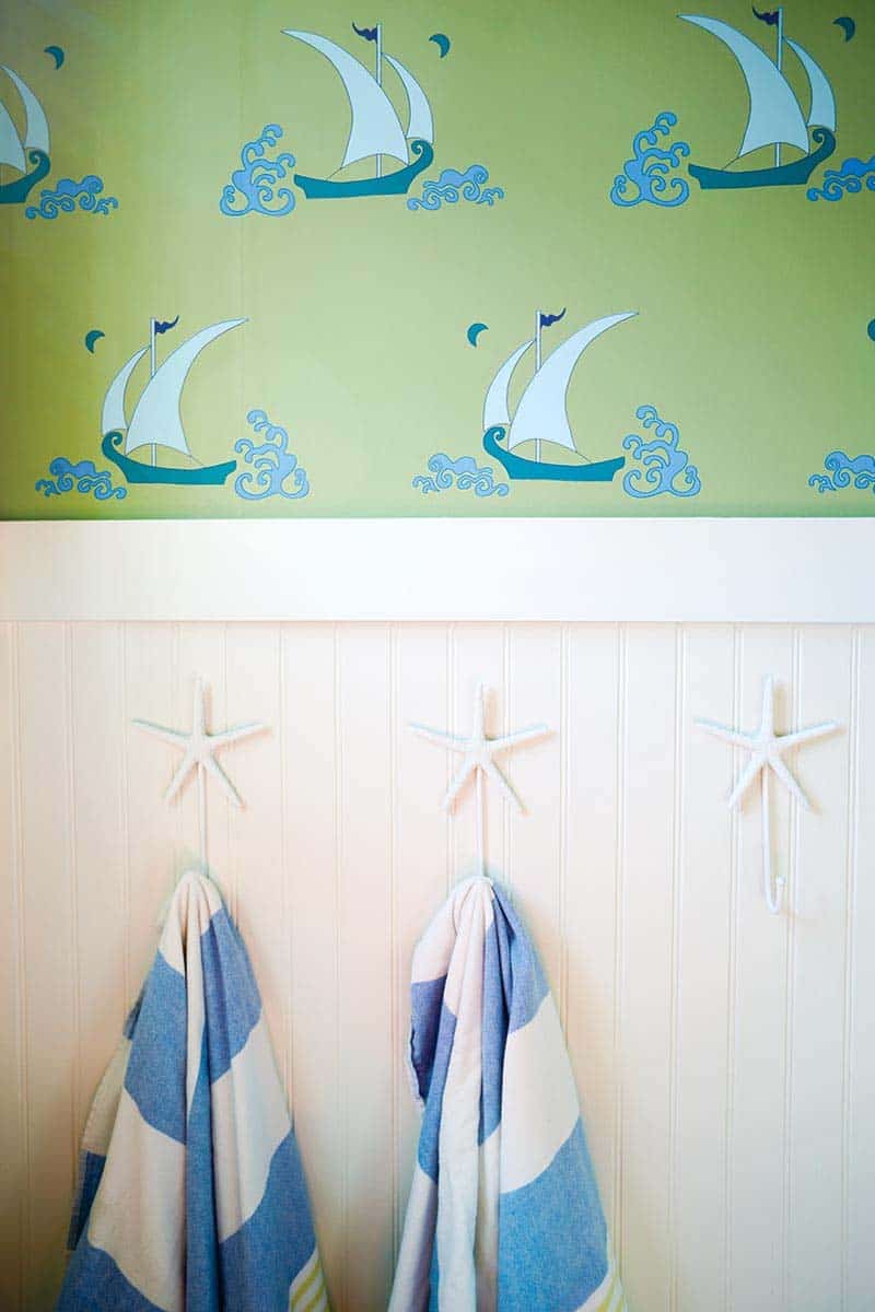 beach-beach-style-kids-bathroom