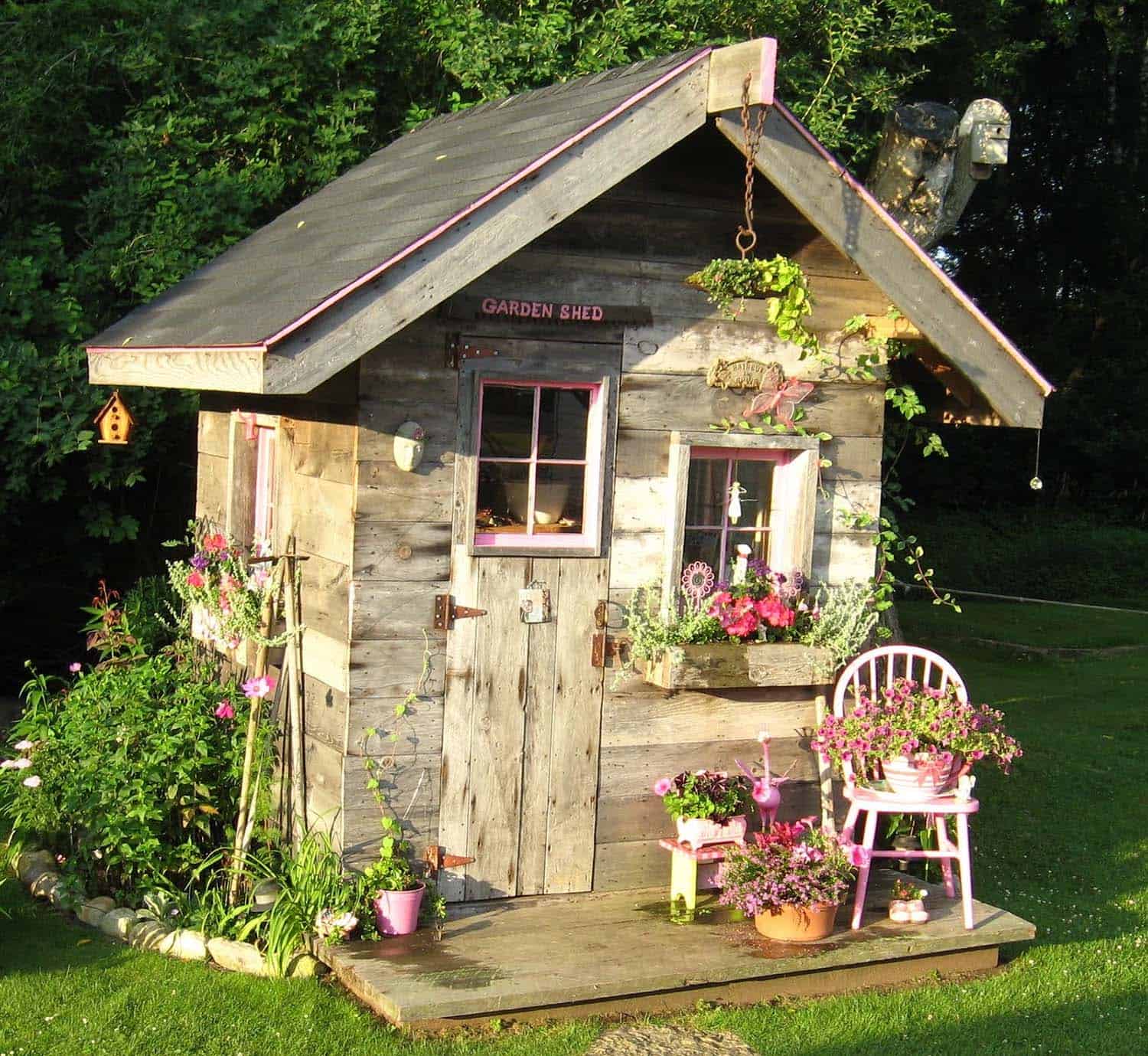 charming-garden-potting-shed