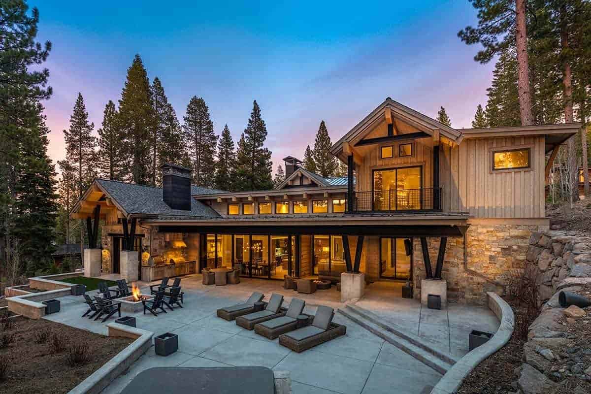 contemporary-mountain-home-patio