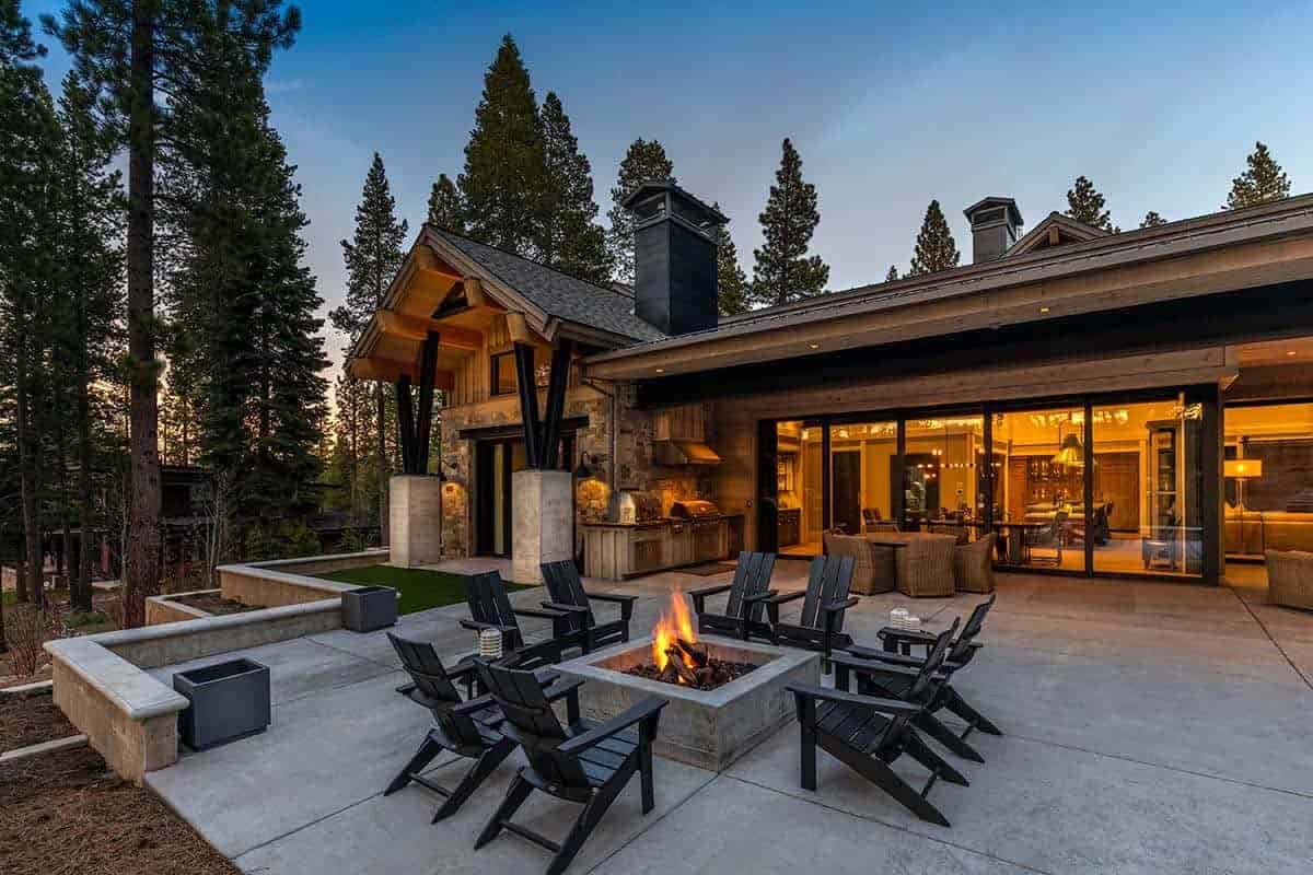 contemporary-mountain-home-patio